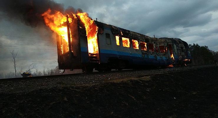 В Ровенской области на ходу загорелся поезд