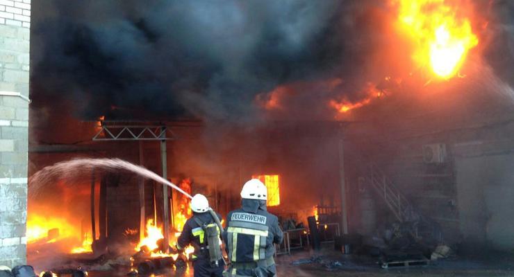 На заводе под Днепром вспыхнул масштабный пожар