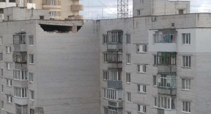 В Борисполе обвалилась часть стены многоэтажки