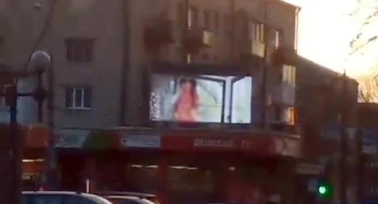Порно вместо рекламы: в центре Хмельницкого произошел курьез