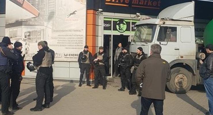В Одесской области неизвестные захватили заправку