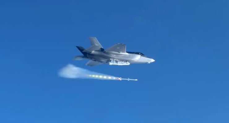 Норвегия провела пуски ракет с истребителя F-35A