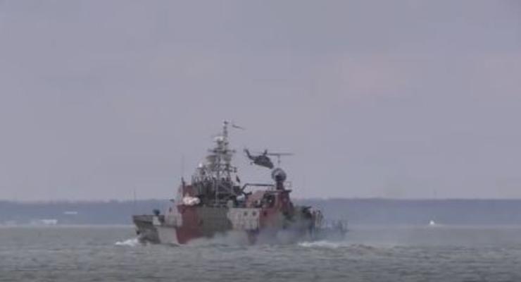 Авиация и корабли провели учения в Азовском море
