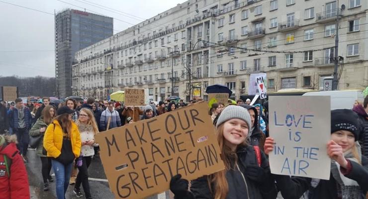 В Варшаве молодежь вышла на протесты против изменения климата