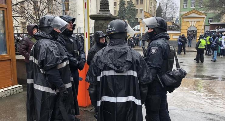 На акциях в Киеве около двух тысяч человек – МВД