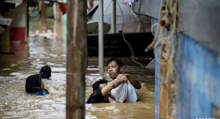 Наводнение в Индонезии: число погибших увеличилось до 63