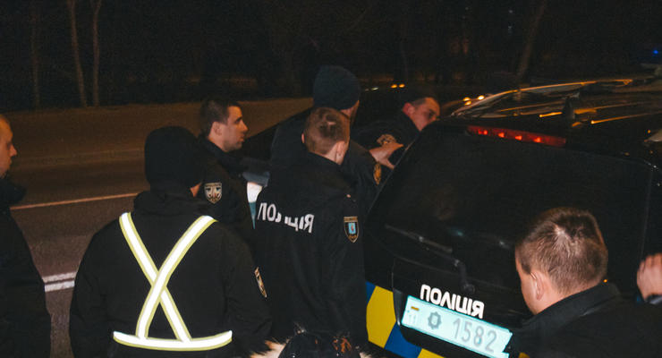 В Киевском "Гидропарке" семье с ребенком угрожали пистолетом