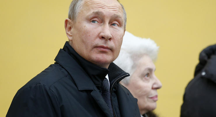 Путин в аннексированном Крыму заверил, что РФ "готова к миру"