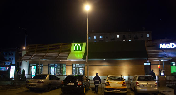 В Днепре мужчина пытался совершить самоубийство в McDonald's