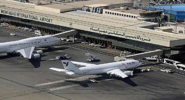 В Иране загорелся самолет с сотней пассажиров