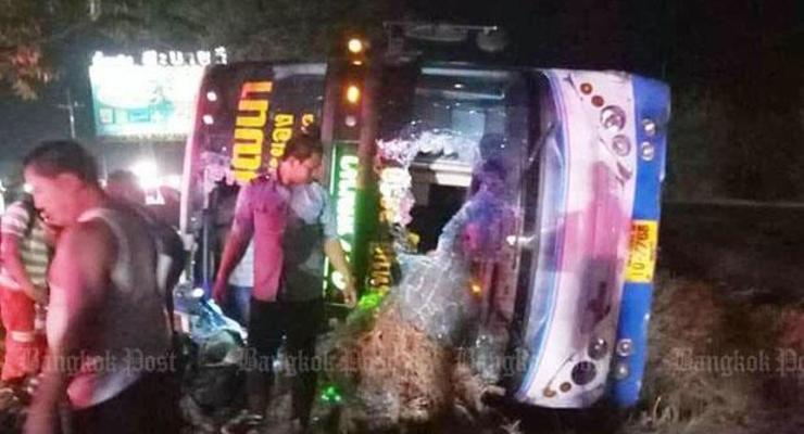 В Таиланде перевернулся рейсовый автобус: более 30 пострадавших