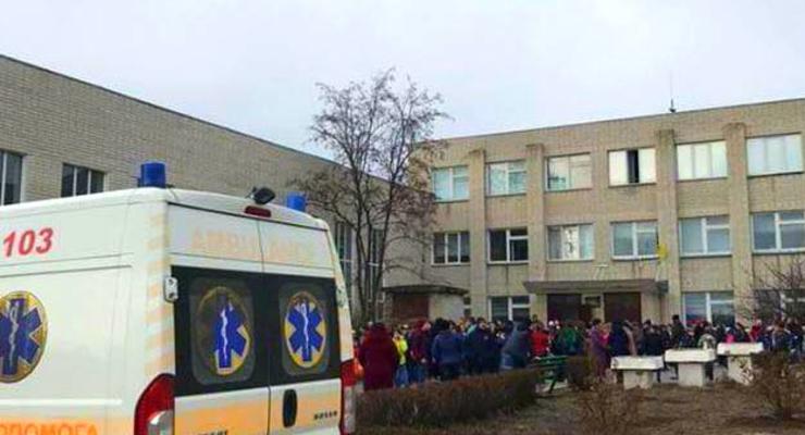 В Хмельницкой области распылили газ в школе, есть пострадавшие