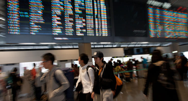 В аэропорту Токио перед взлетом столкнулись два самолета