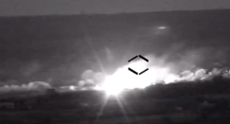 Офицер ВСУ показал видео подрыва склада боеприпасов у боевиков