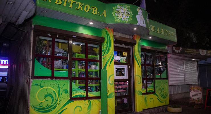 В Киеве продавец цветов повесился на рабочем месте