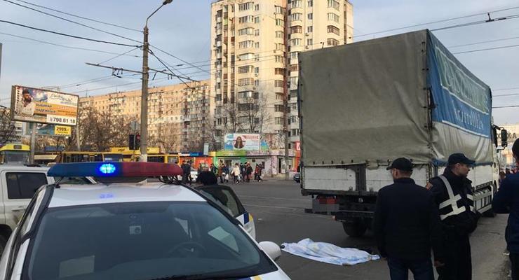 В Одессе грузовик сбил насмерть пенсионерку на пешеходном переходе
