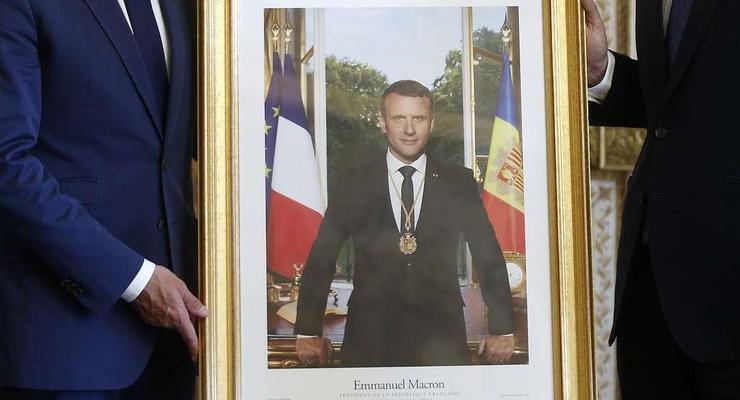Во Франции из мэрий массово воруют портреты Макрона