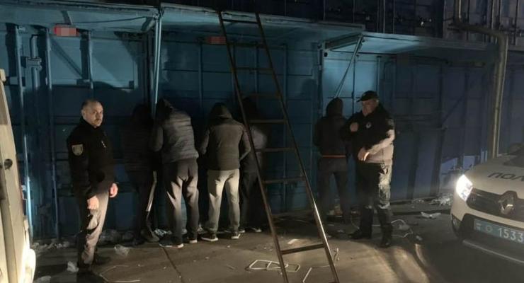 В Одессе банда ночью грабила рынок