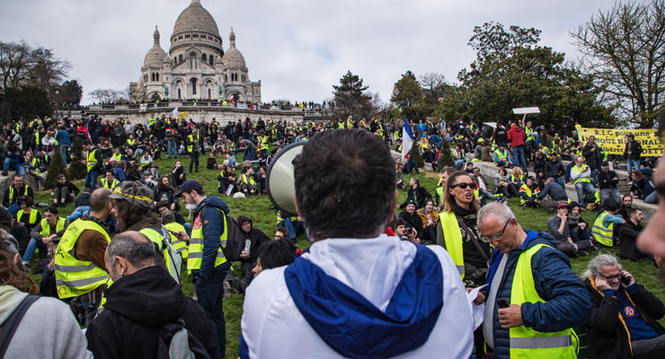 На протесты во Франции вышли более 40000 человек