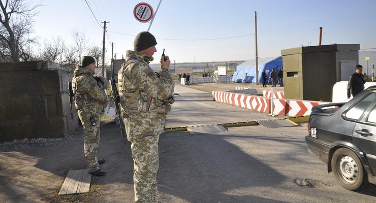 В ГПСУ рассказали, сколько авто застряли на КПП на Донбассе