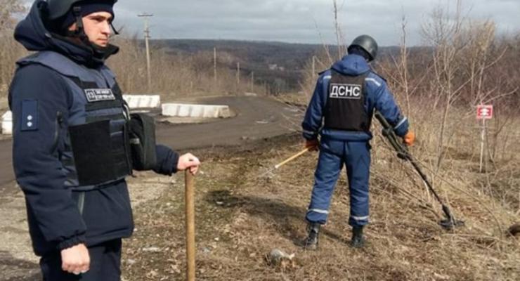 В ООС отчитались, сколько мин обезвредили возле КПВВ на Донбассе