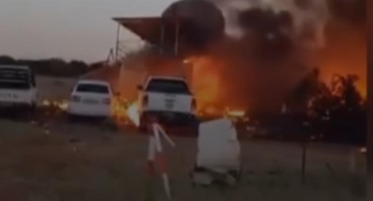 В Ботсване мужчина угнал самолет и протаранил свой дом