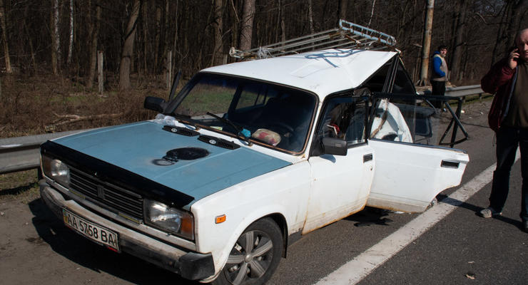 На Бориспольской трассе Honda въехала в ВАЗ: есть жертвы
