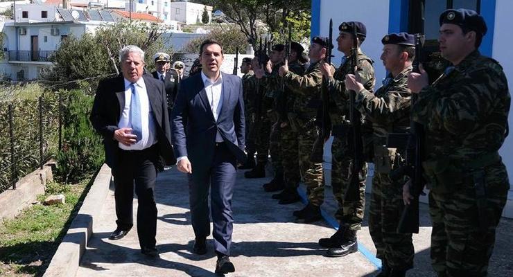 Премьер Греции заявил о преследовании его вертолета истребителями Турции