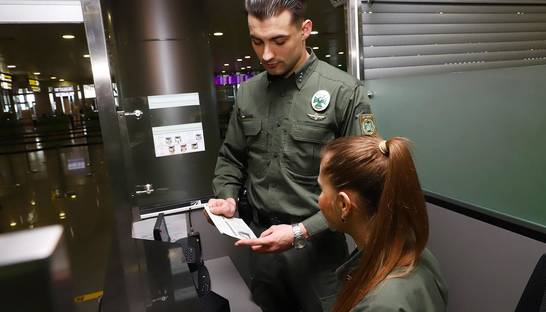 Актерам Селезневу и Филипповой запретили въезд в Украину на три года