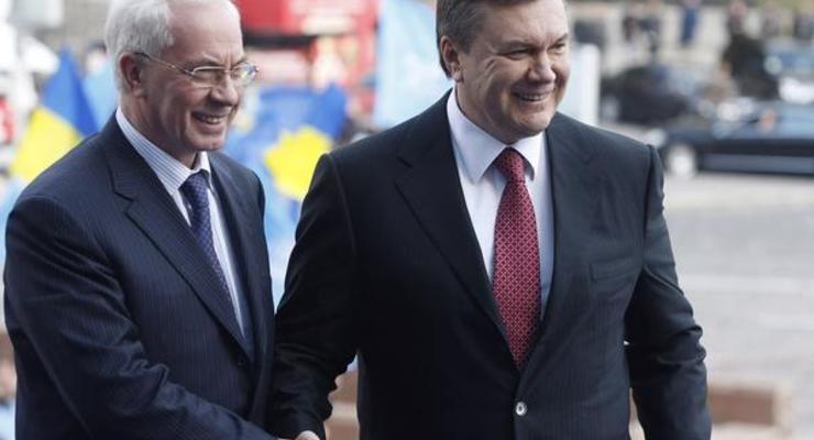 Януковича и Азарова включили в списки избирателей