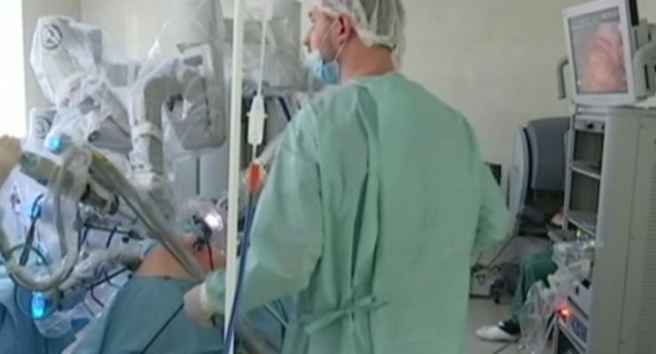 В Украине впервые провели операцию с помощью робота