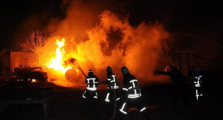 Пожар на автостоянке в Кропивницком ликвидирован