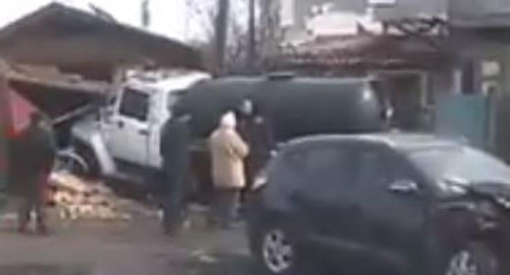 Страшное ДТП под Киевом: водитель грузовика въехал в дом
