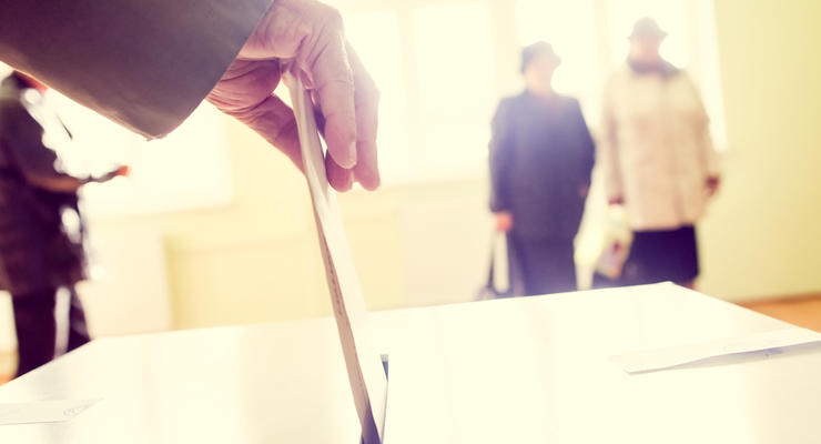 Глава избирательного участка во Львовской области испортила 180 бюллетеней