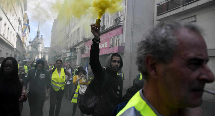 В Париже произошли столкновения полиции с протестующими