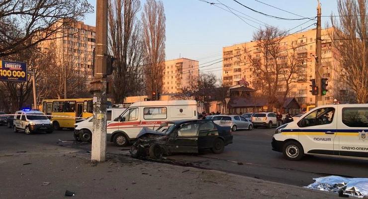В Одессе Opel сбил нацгвардейцев, есть жертвы