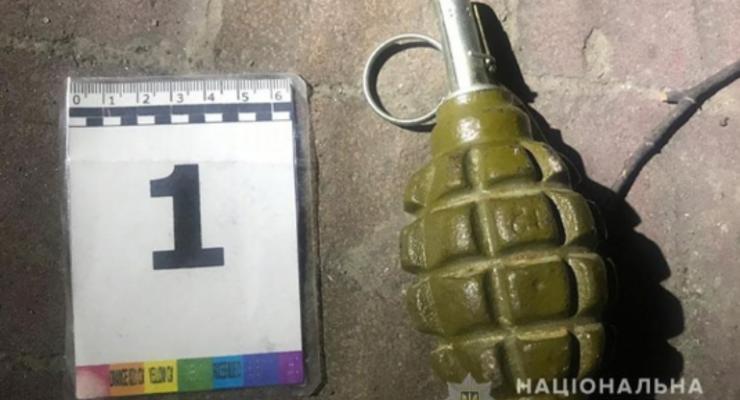 В Тернополе прохожие нашли гранату возле детской площадки