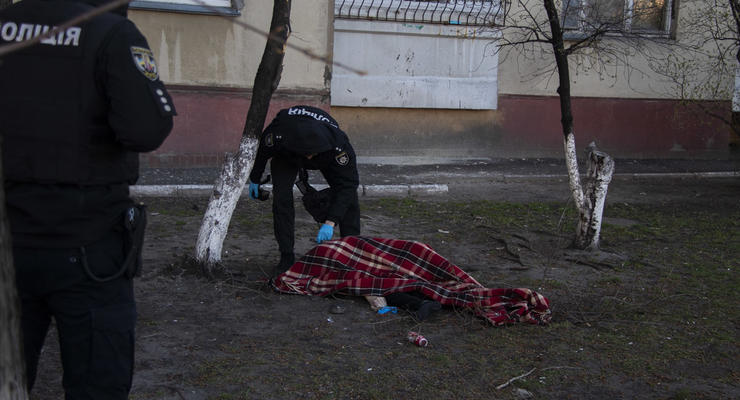 В Киеве мужчина выбросился из окна, потому что тяжело болел