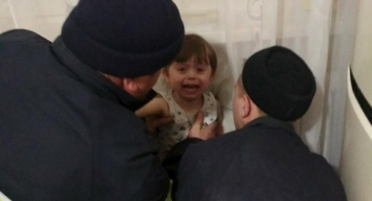 В Киевской области ребенок застрял в батарее