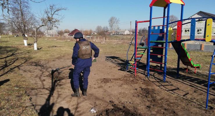 В Киеве на детской площадке нашли мины