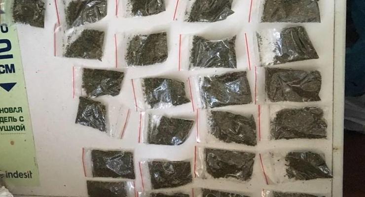 Полиция Одессы нашла у иностранца гранату и наркотики