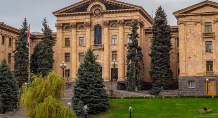Ночью горело здание парламента Армении