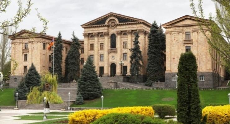 В Армении горело здание парламента