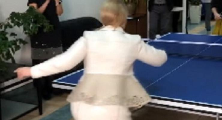 Тимошенко показала, как играет в настольный теннис