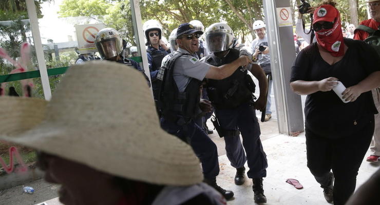 В Бразилии при ограблении банка застрелили одиннадцать человек