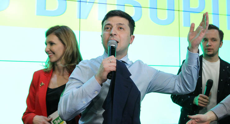 Зеленский отказался показывать доходы за прошлый год до выборов