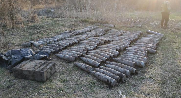 В Луганской области нашли тайник крупнокалиберных снарядов - видео