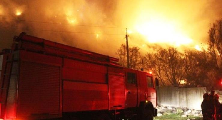 В Киеве горят дома в частном секторе