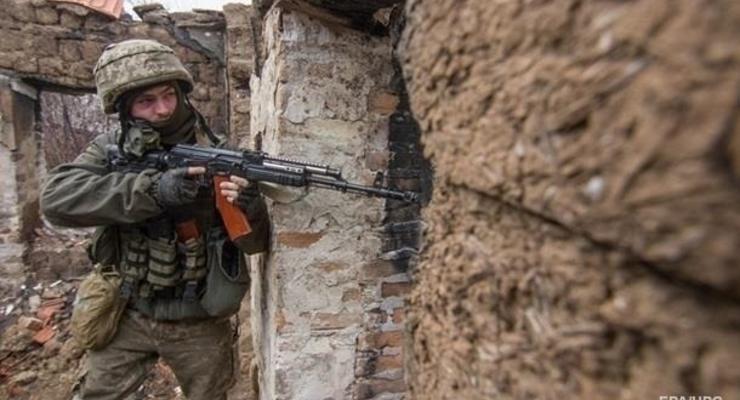 Сутки на Донбассе: 10 обстрелов, ранен боец ВСУ
