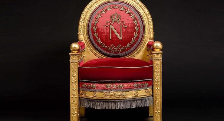 Трон Наполеона продали на аукционе за 500 тысяч евро